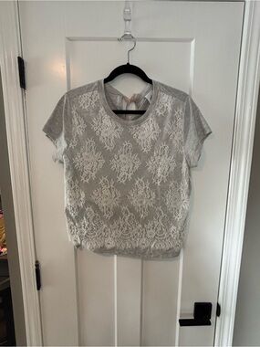 Cabi Women's Lace Overlay Tie Back Tee Short Sleeve Top - Light Gray new